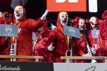 Los Nietos de SaryManchez se autodescalifican en la final de murgas al superar el tiempo establecido en señal de protesta/Lpacarnaval y TA.